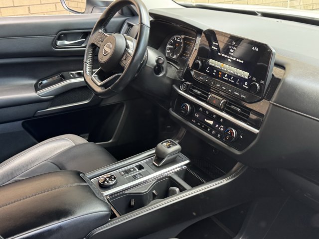 Used 2023 Nissan Pathfinder SL AWD/4WD image 8