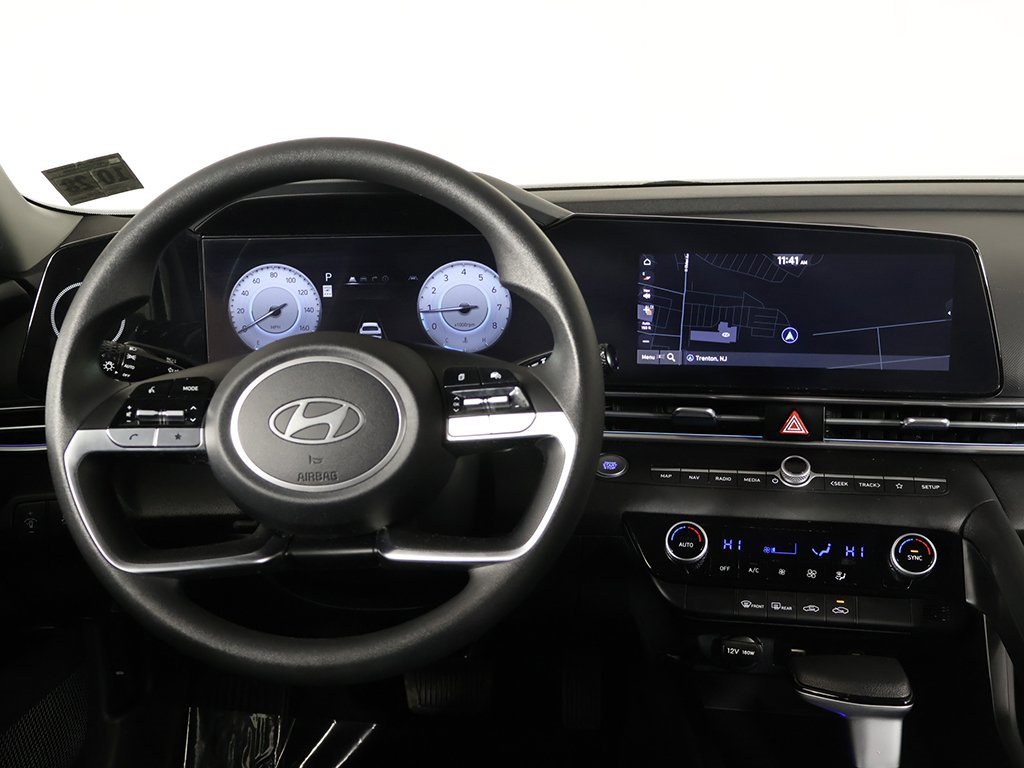 Certified 2024 Hyundai Elantra SEL image 28