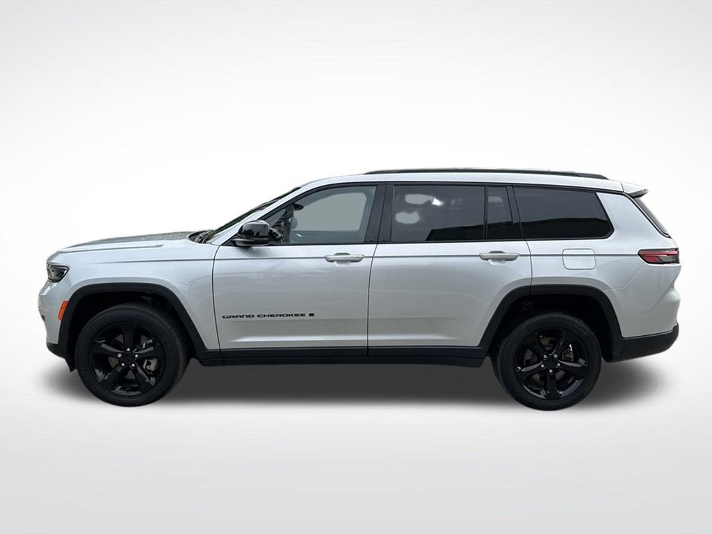 Used 2024 Jeep Grand Cherokee L Altitude AWD/4WD image 2