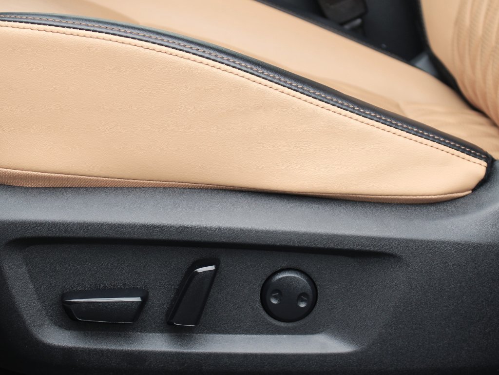 Certified 2022 Nissan Rogue Platinum w/ Head-Up Display Package image 23