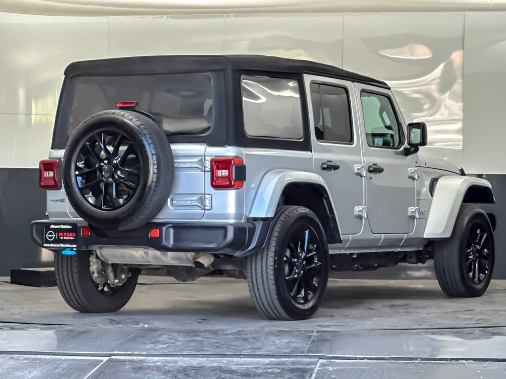 Used 2024 Jeep Wrangler Unlimited Sahara AWD/4WD image 3