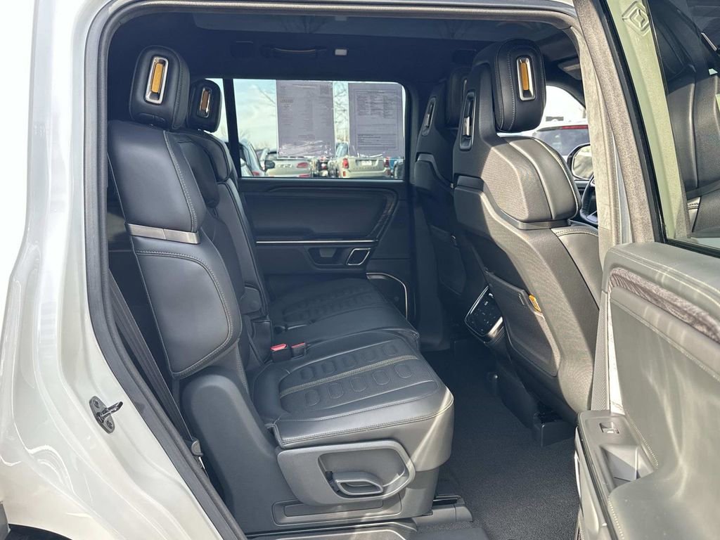 Used 2023 Rivian R1S Launch Edition image 26
