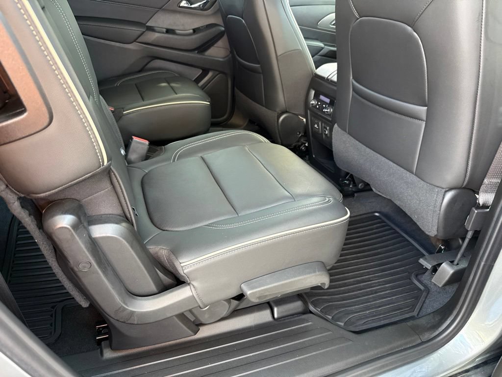 Used 2023 Chevrolet Traverse Premier w/ Redline Edition FWD image 28