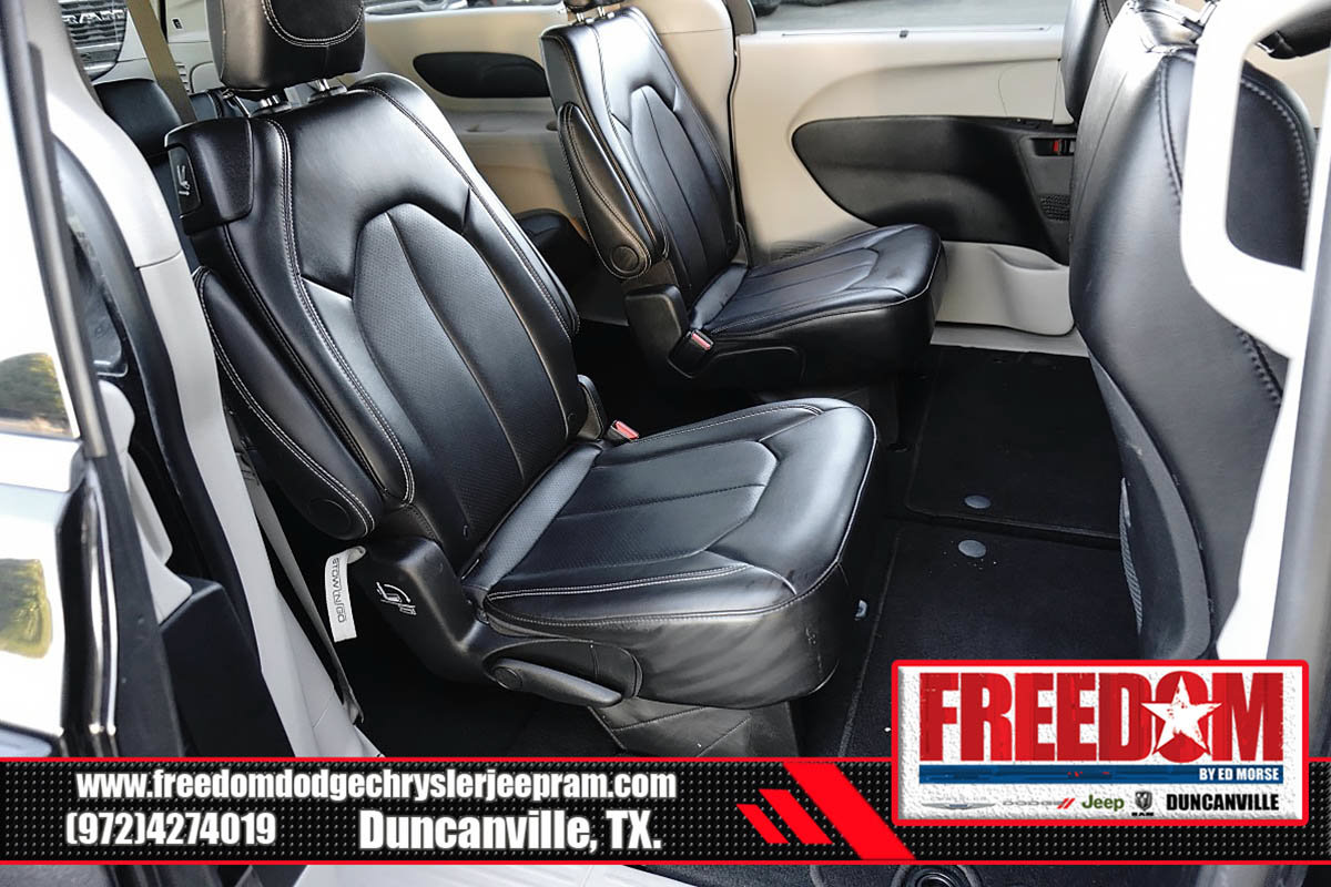 Certified 2024 Chrysler Pacifica Touring-L FWD image 16