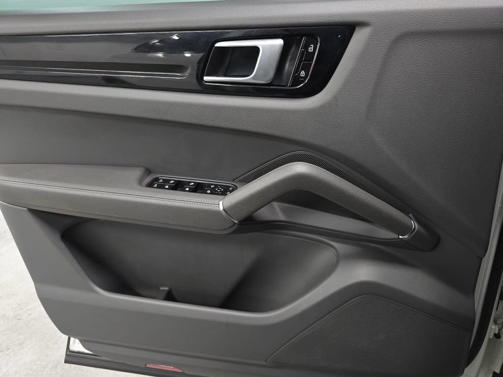Certified 2020 Porsche Cayenne AWD/4WD image 23