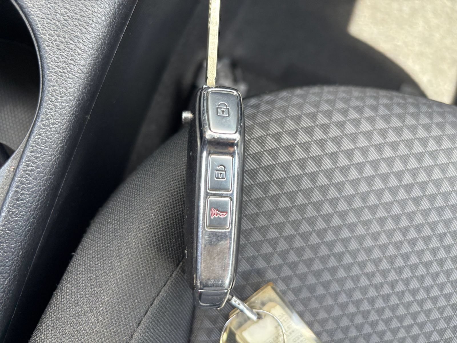 Used 2025 Kia Soul LX w/ LX Technology Package FWD image 20