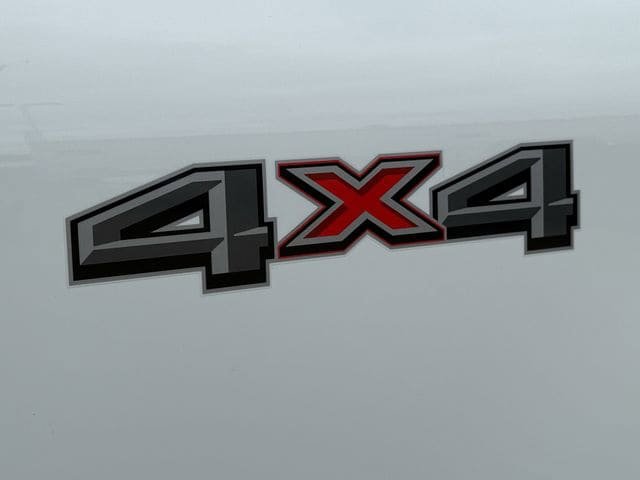 Used 2025 Ford F250 4x4 Crew Cab Super Duty image 9
