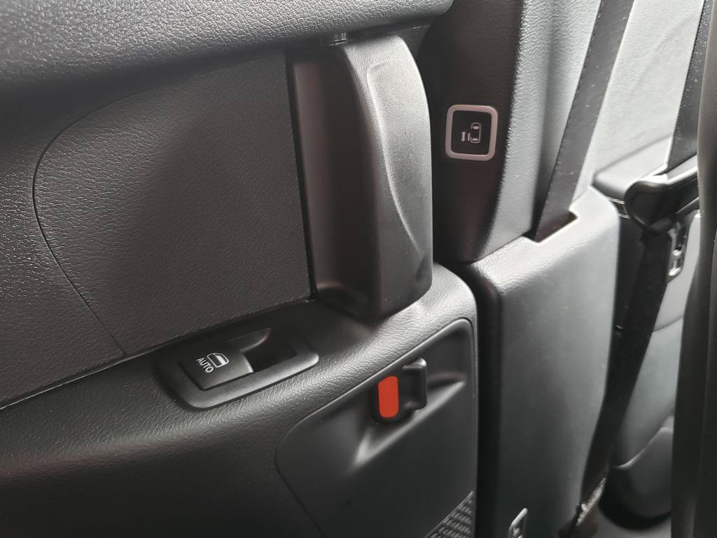 New 2026 Chrysler Pacifica Select AWD/4WD image 14