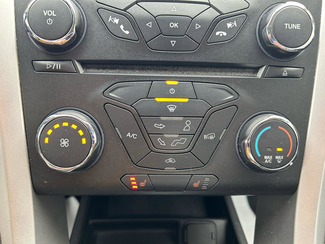 Used 2014 Ford Fusion SE FWD image 23