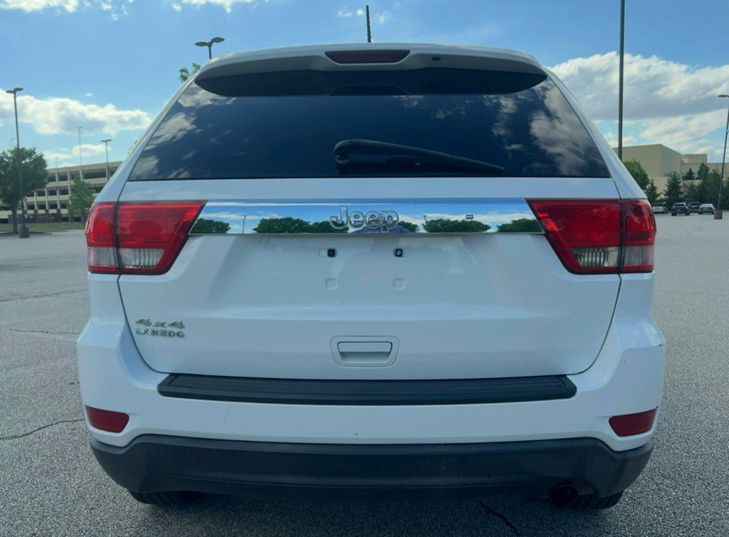Used 2013 Jeep Grand Cherokee Laredo w/ Laredo E Group AWD/4WD image 4