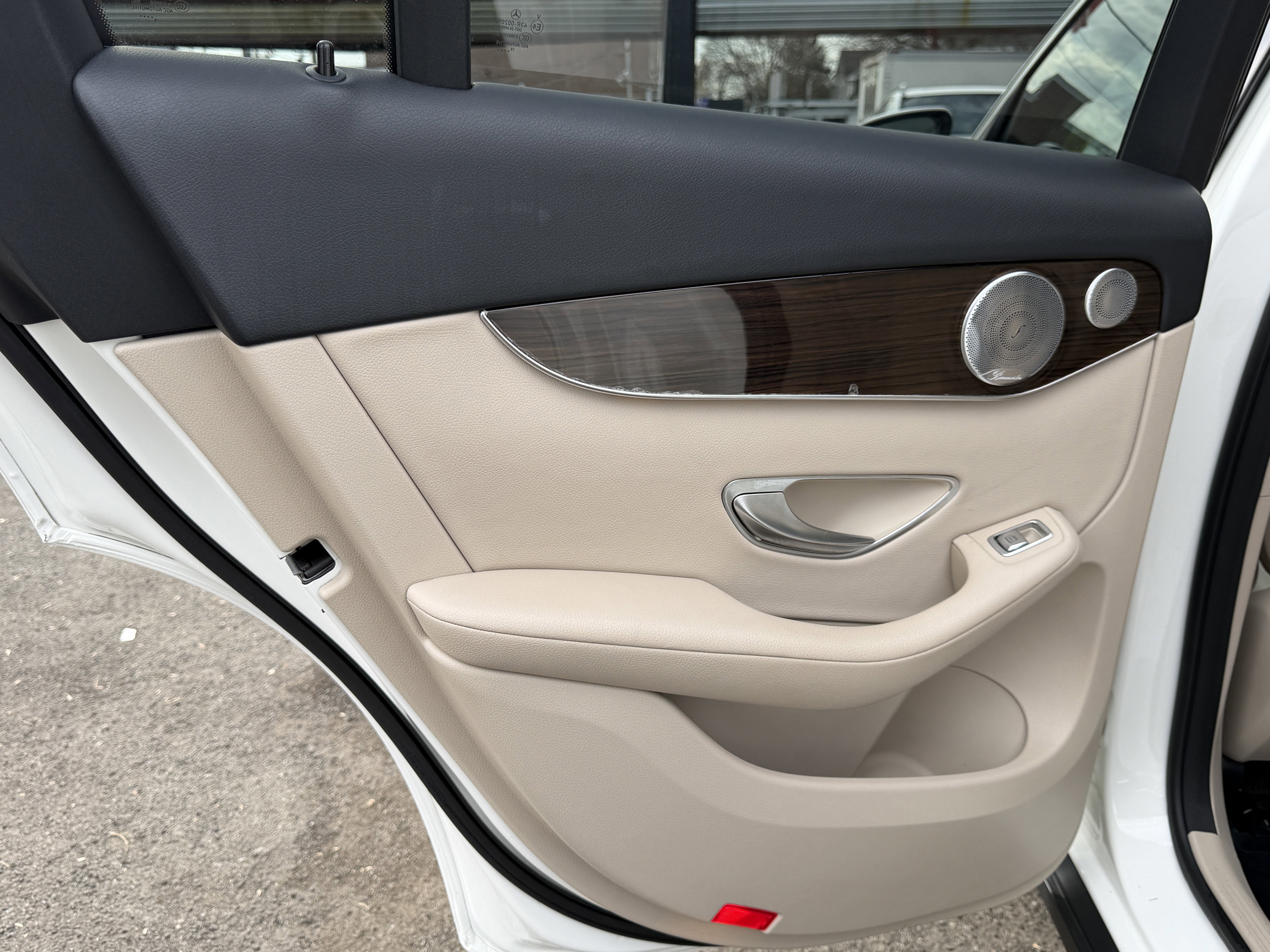 Used 2019 Mercedes-Benz GLC 300 4MATIC w/ Multimedia Package image 37