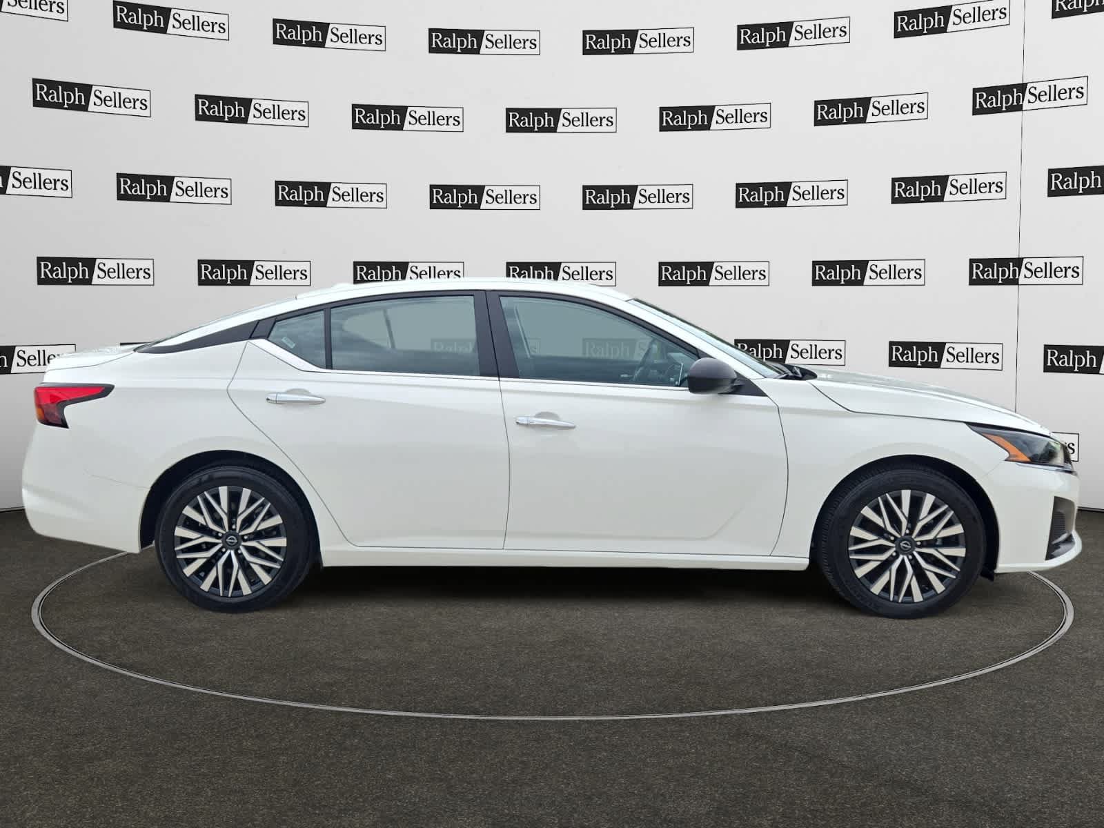 Used 2025 Nissan Altima 2.5 SV FWD image 7