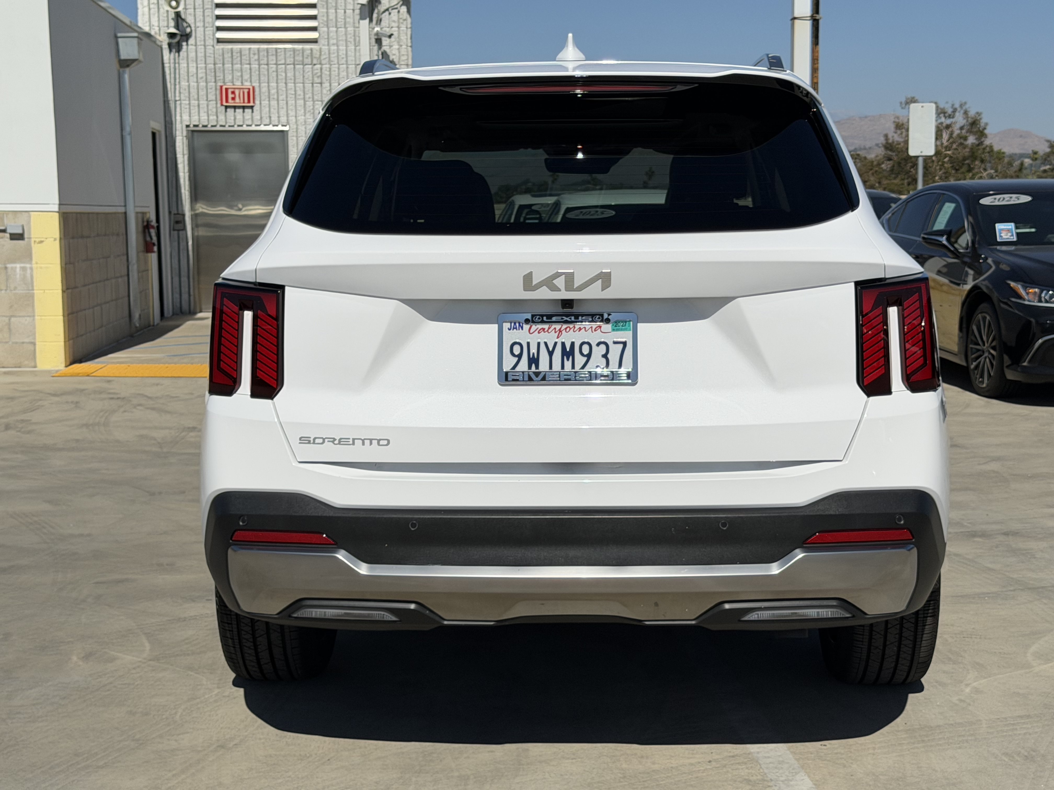 Used 2025 Kia Sorento SX FWD image 9