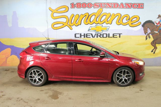 Used 2015 Ford Focus SE w/ SE Sport Package FWD image 1