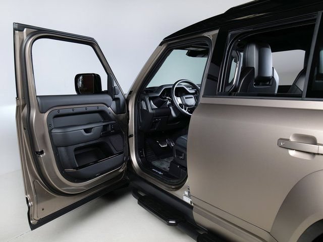 Certified 2025 Land Rover Defender 110 AWD/4WD image 25