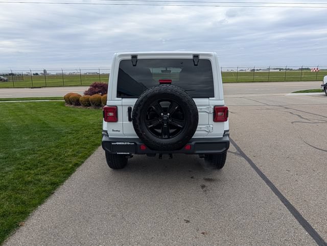 Used 2022 Jeep Wrangler Unlimited Sahara AWD/4WD image 8