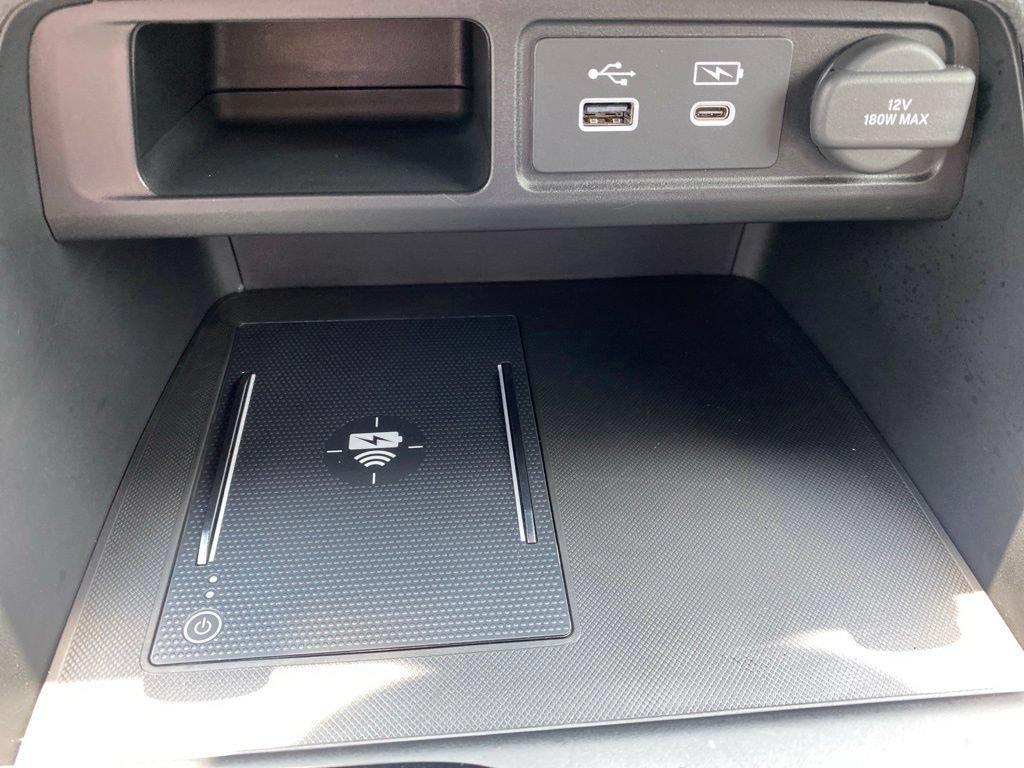 Used 2025 Honda Pilot Black Edition image 33