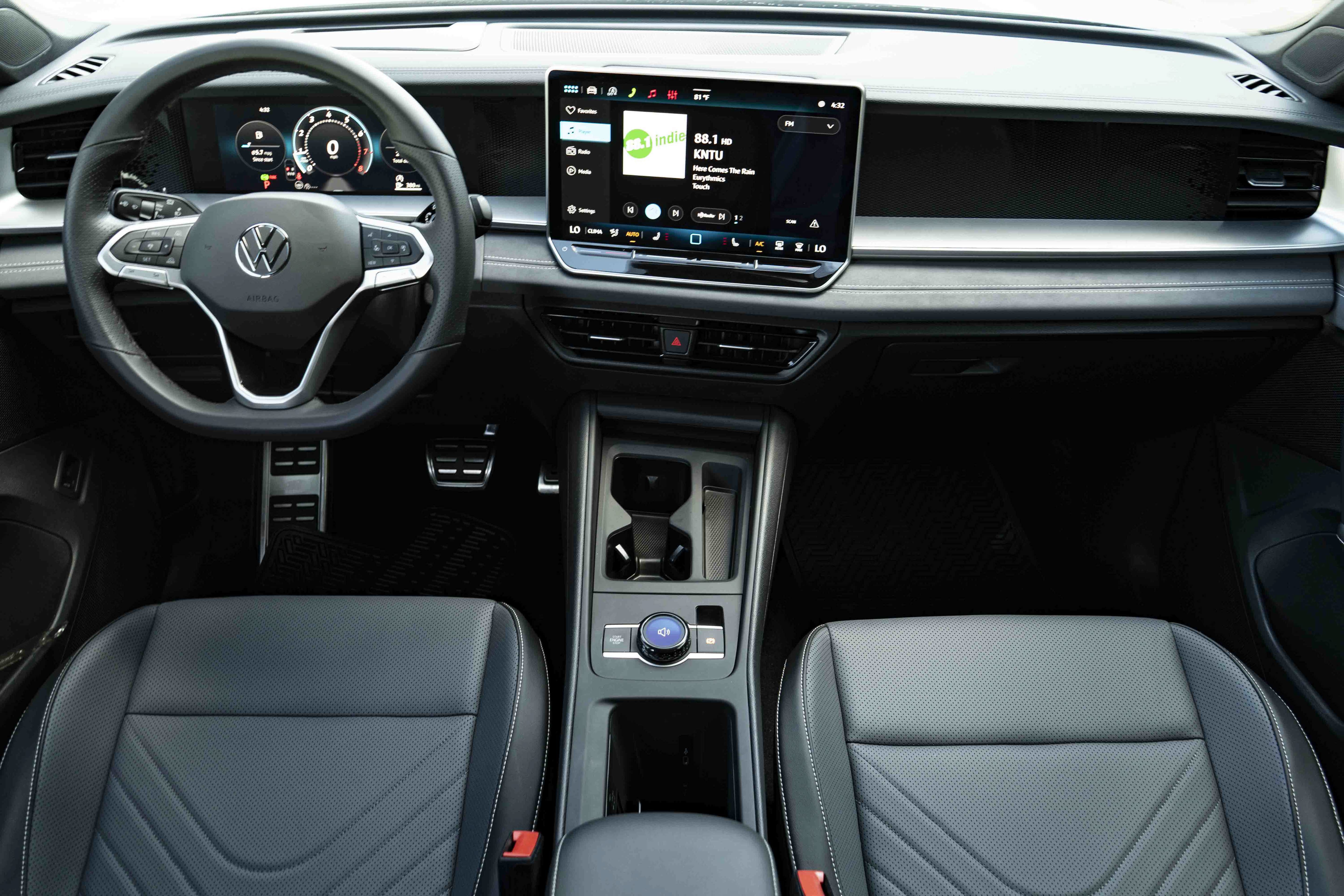 Certified 2026 Volkswagen Tiguan SE R-Line FWD image 24