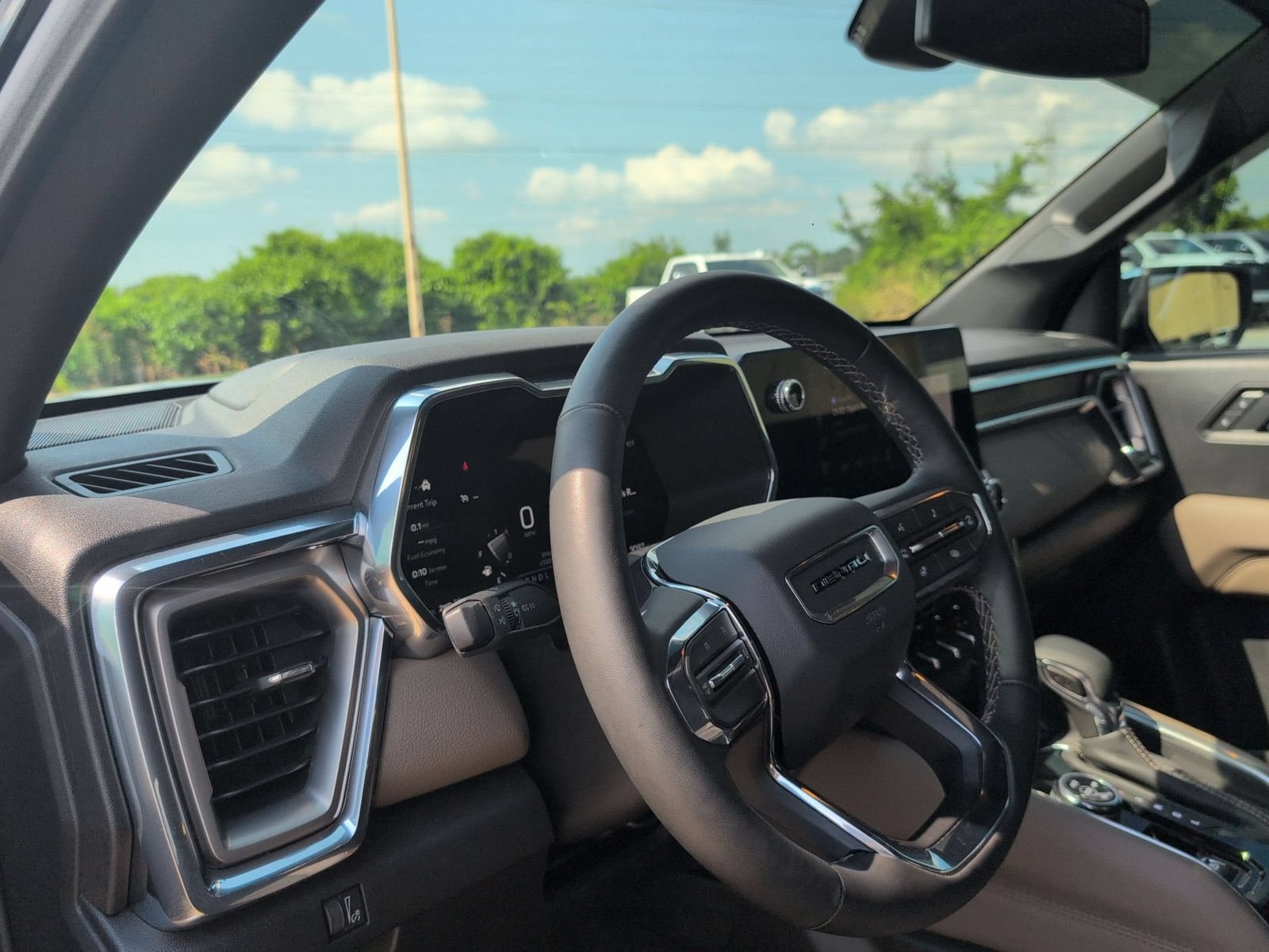 Used 2026 GMC Canyon Denali AWD/4WD image 11