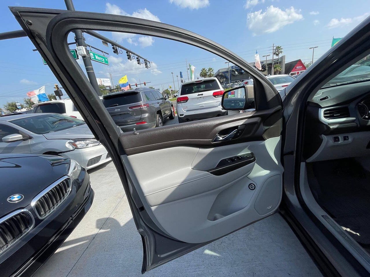 Used 2019 GMC Acadia SLT FWD image 10