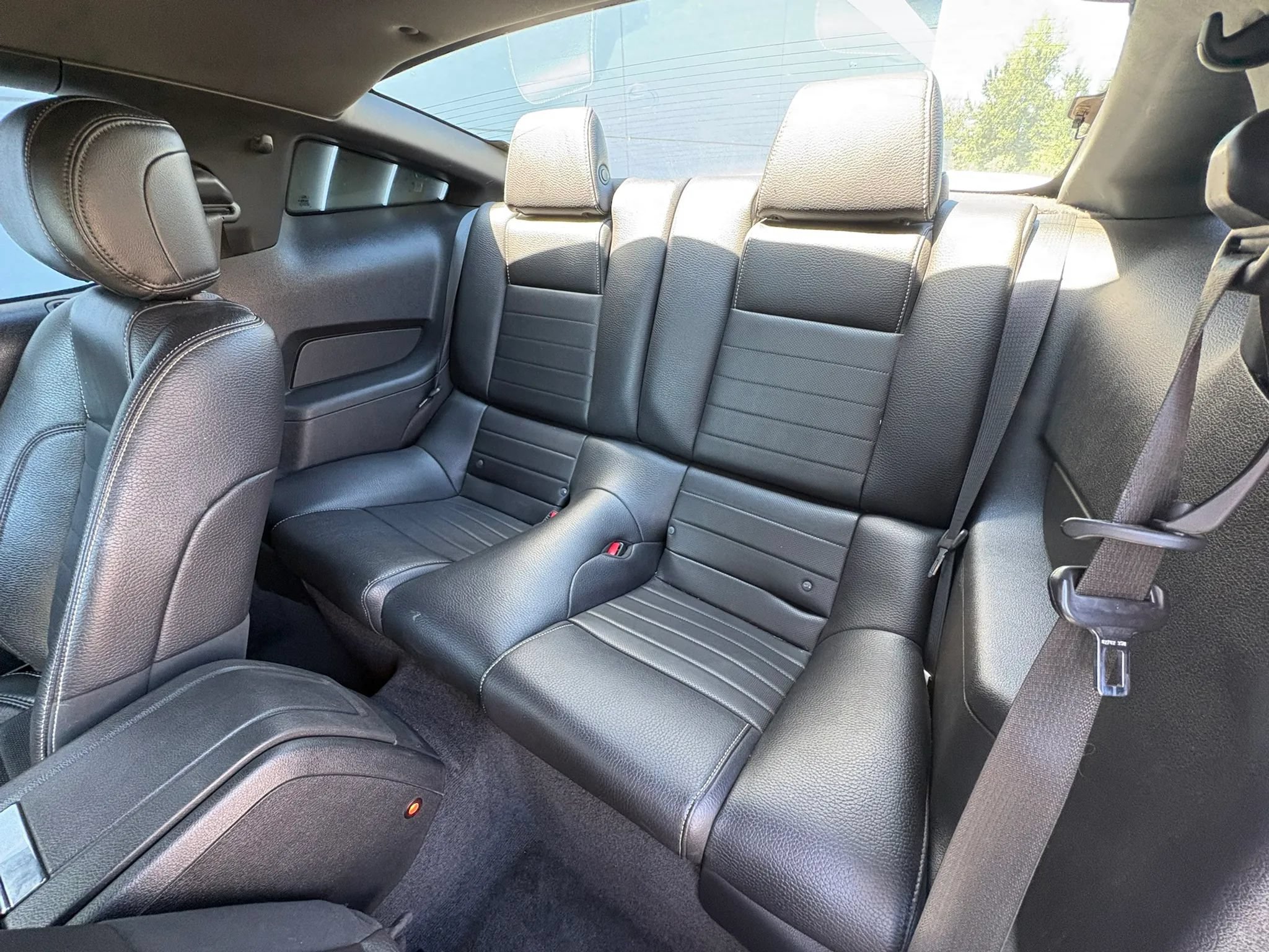 Used 2011 Ford Mustang GT Premium w/ Electronics Pkg RWD image 12