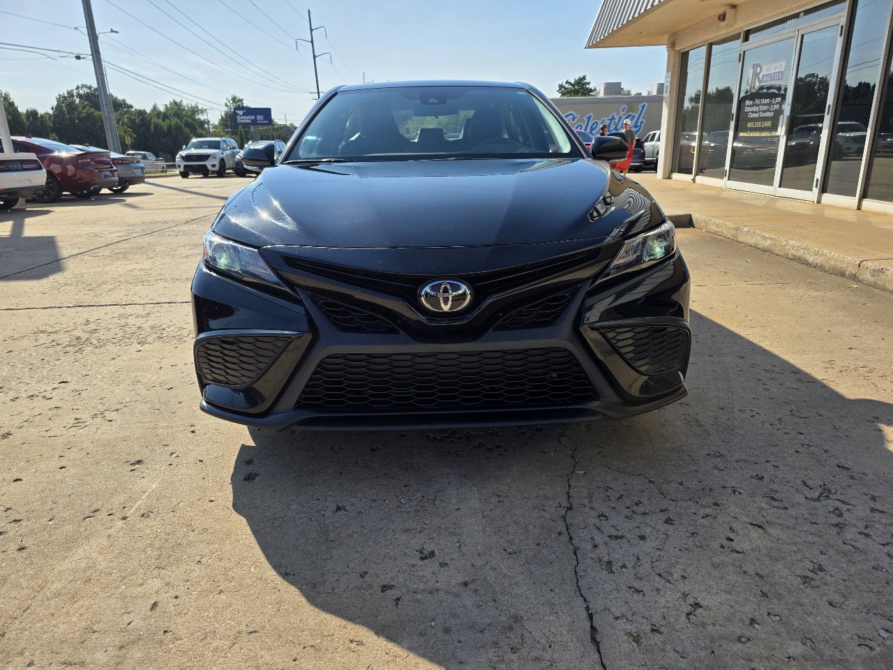 Used 2024 Toyota Camry SE image 2