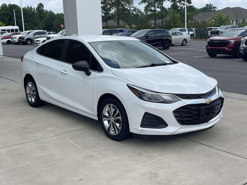 Used 2019 Chevrolet Cruze LT w/ Convenience Package FWD image 5