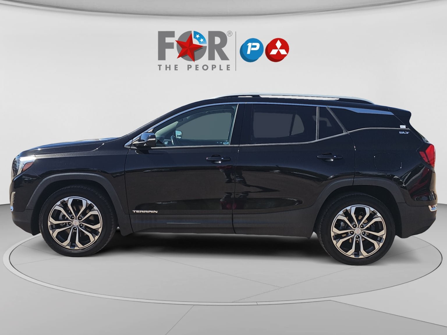 Used 2019 GMC Terrain SLT w/ Preferred Package FWD image 2