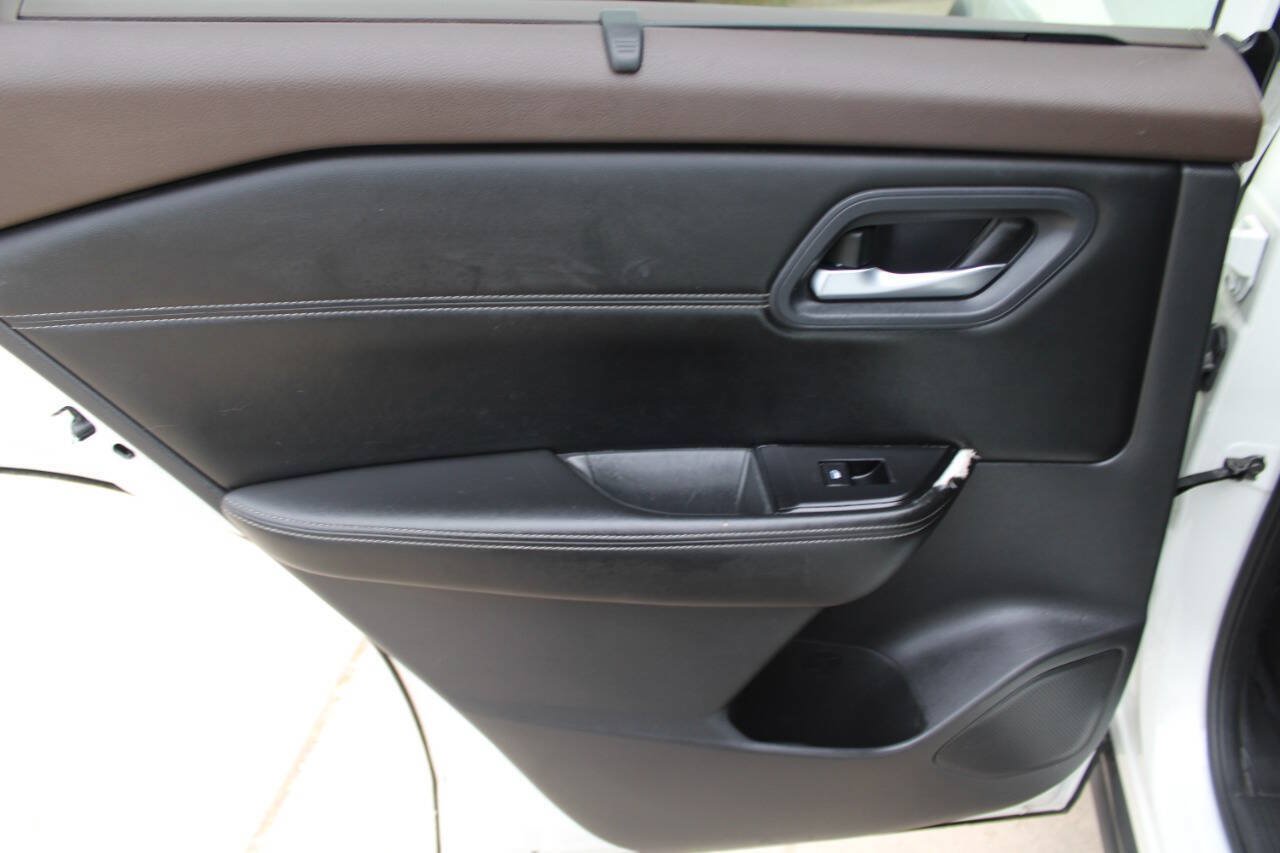 Used 2023 Nissan Rogue SV w/ SV Premium Package AWD/4WD image 15