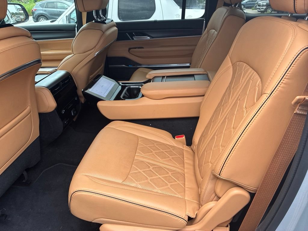 Certified 2025 Jeep Grand Wagoneer Series III w/ Quick Order Packagew 28T AWD/4WD image 10