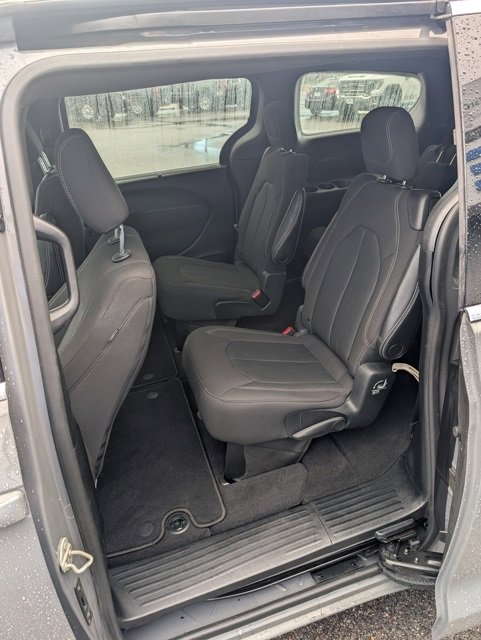 Used 2022 Chrysler Pacifica Touring image 23