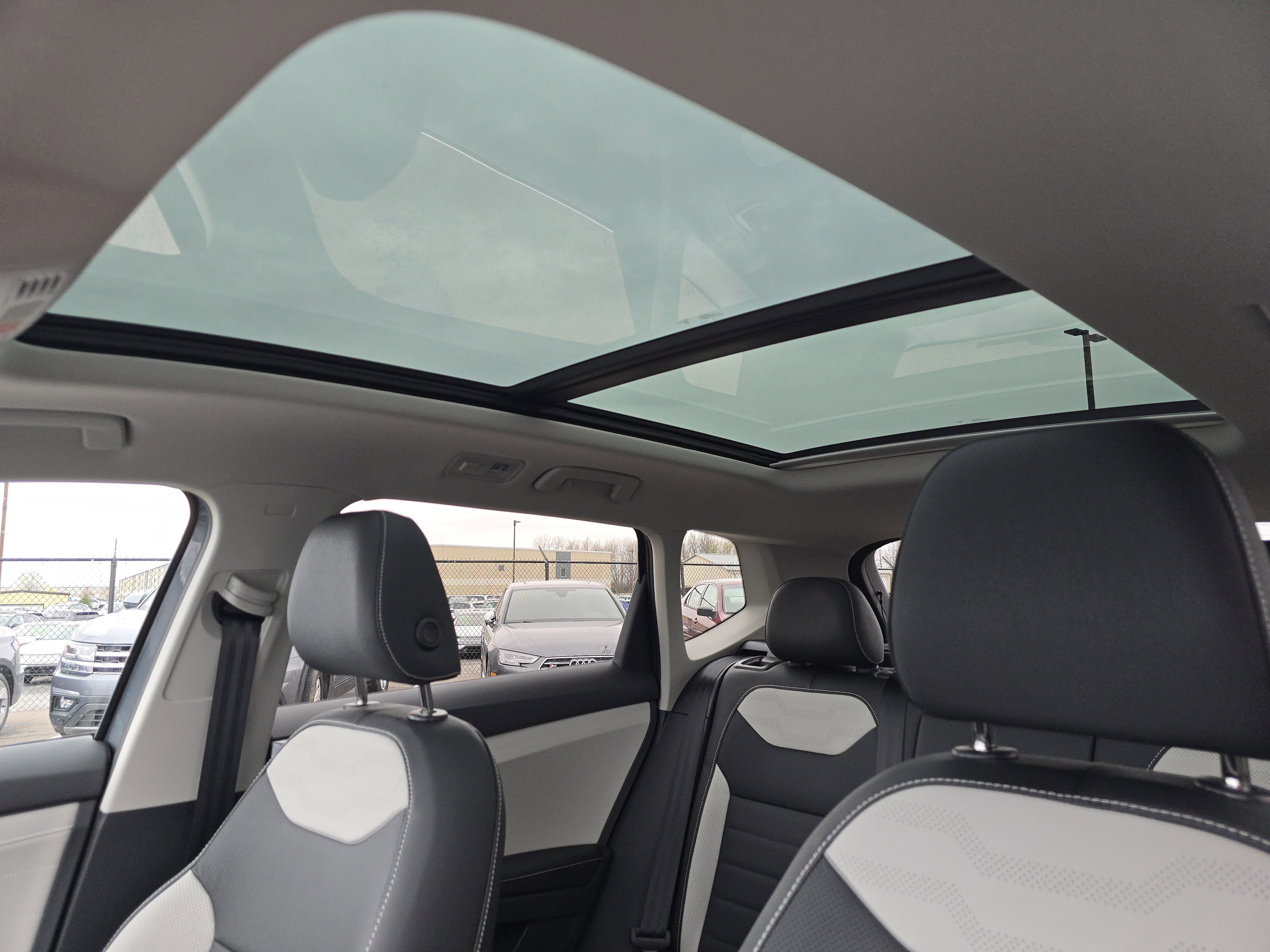 New 2025 Volkswagen Taos SEL image 10