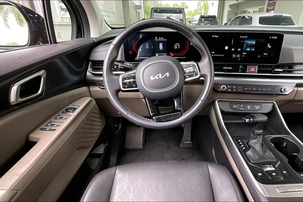 Used 2026 Kia Carnival FWD image 5