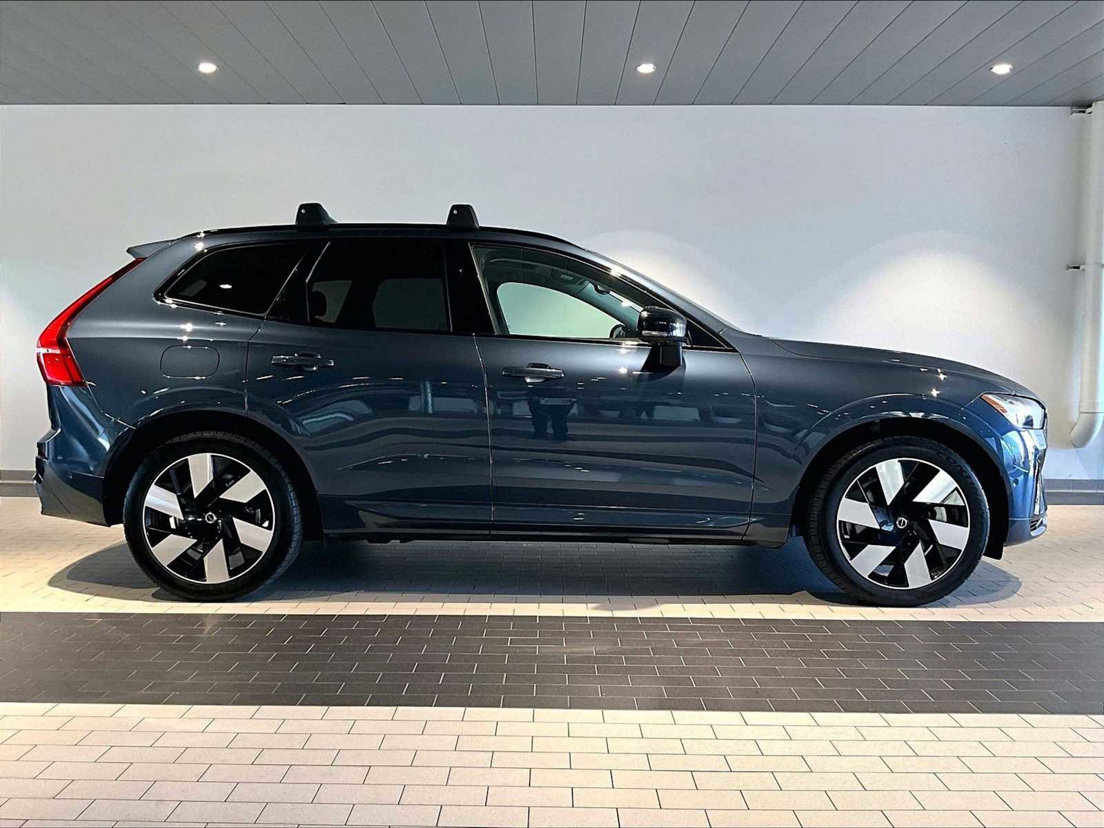 Used 2024 Volvo XC60 T8 Ultimate image 11