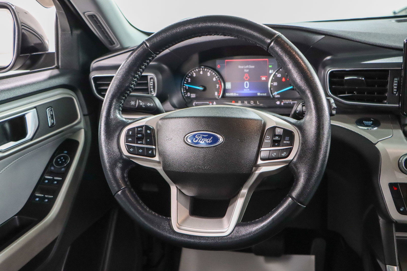 Used 2022 Ford Explorer XLT w/ XLT Sport Appearance Package image 12