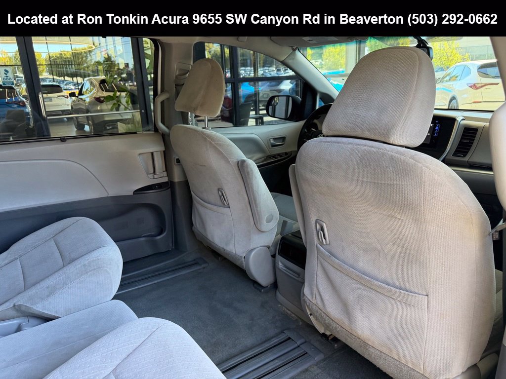 Used 2017 Toyota Sienna LE FWD image 28