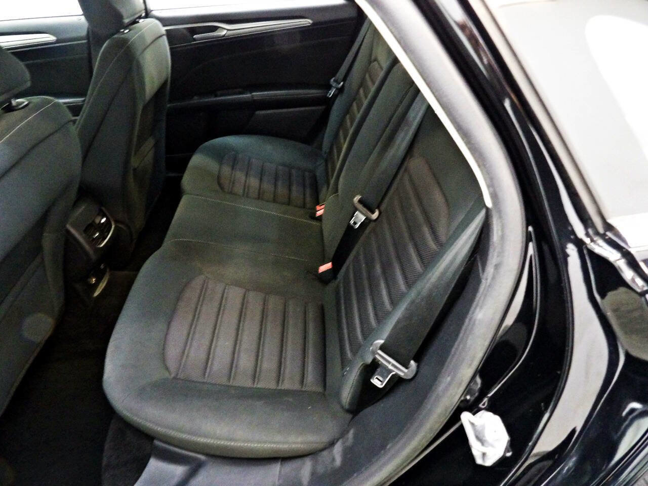 Used 2018 Ford Fusion SE image 10