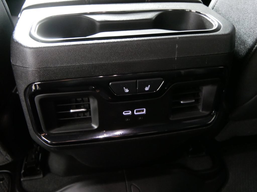 Used 2025 GMC Sierra 1500 AT4 w/ AT4 Premium Package AWD/4WD image 18