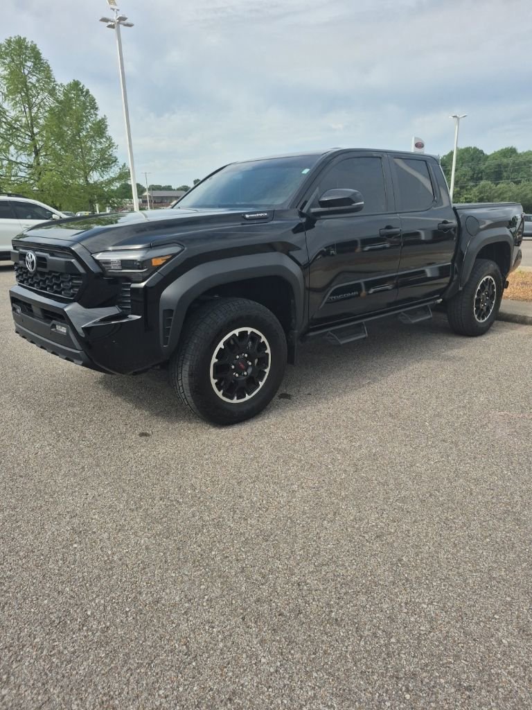 Used 2024 Toyota Tacoma TRD Off-Road AWD/4WD image 1