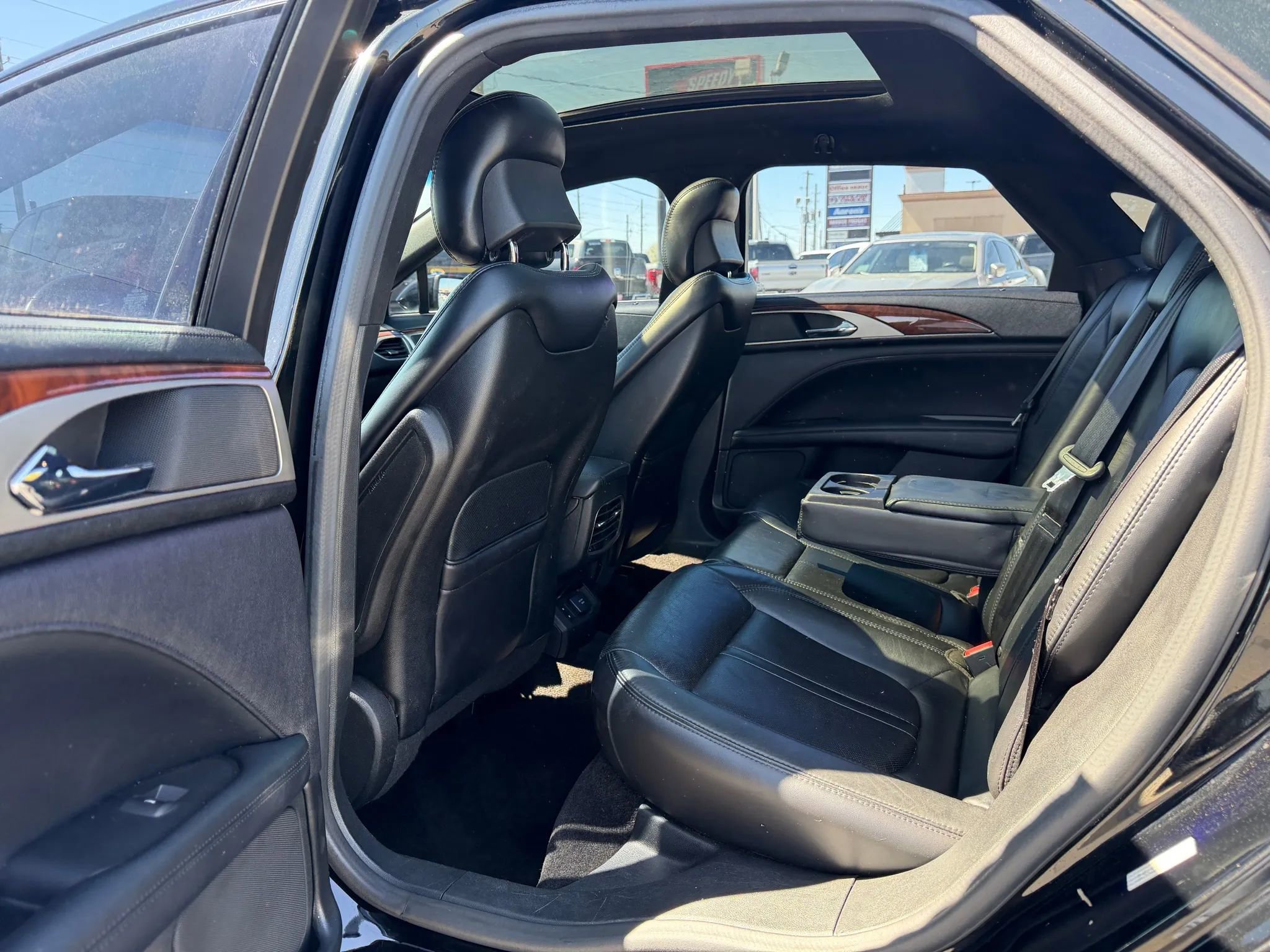 Used 2017 Lincoln MKZ Reserve FWD image 7