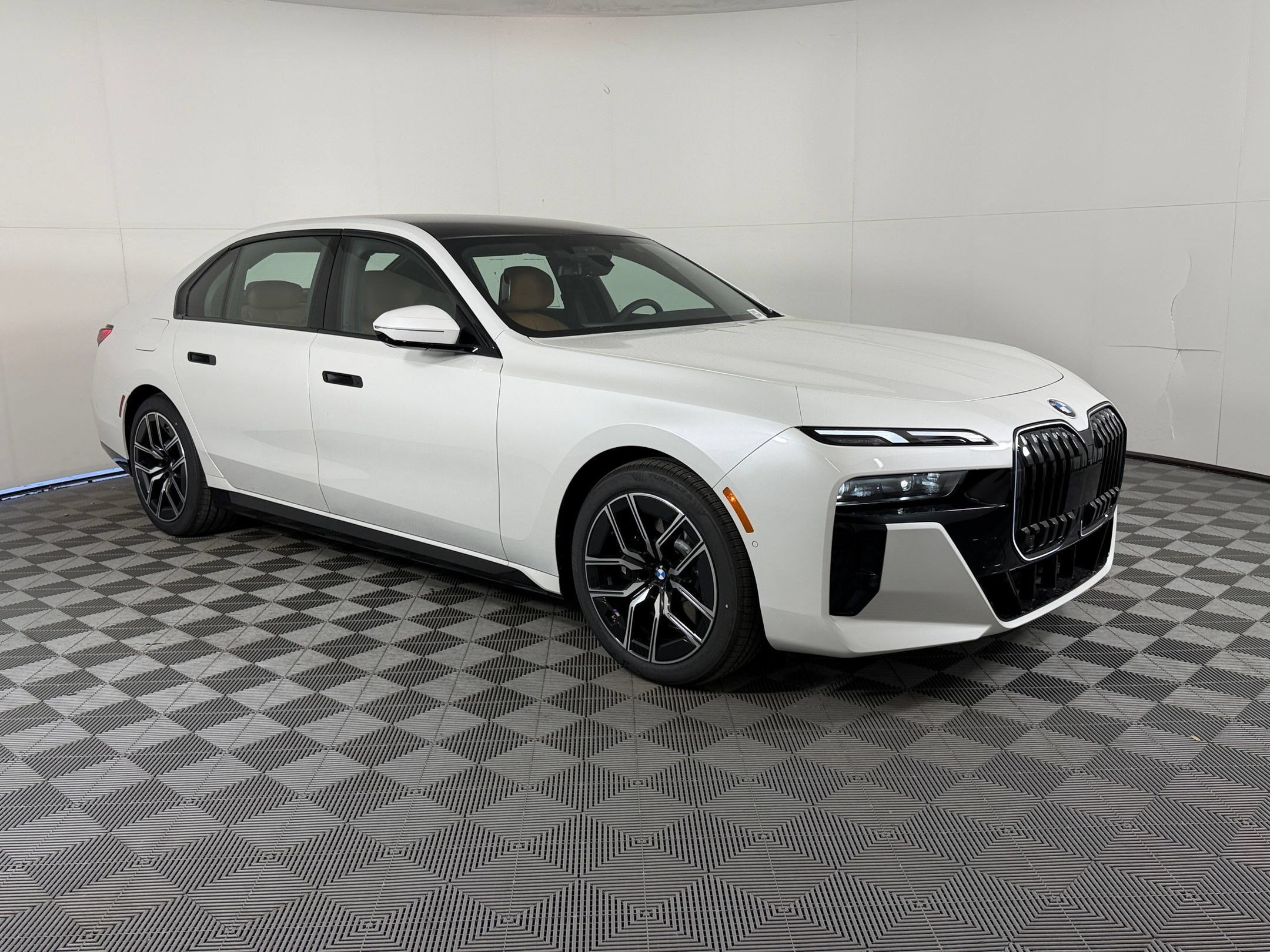 Used 2026 BMW 740i xDrive AWD/4WD image 7