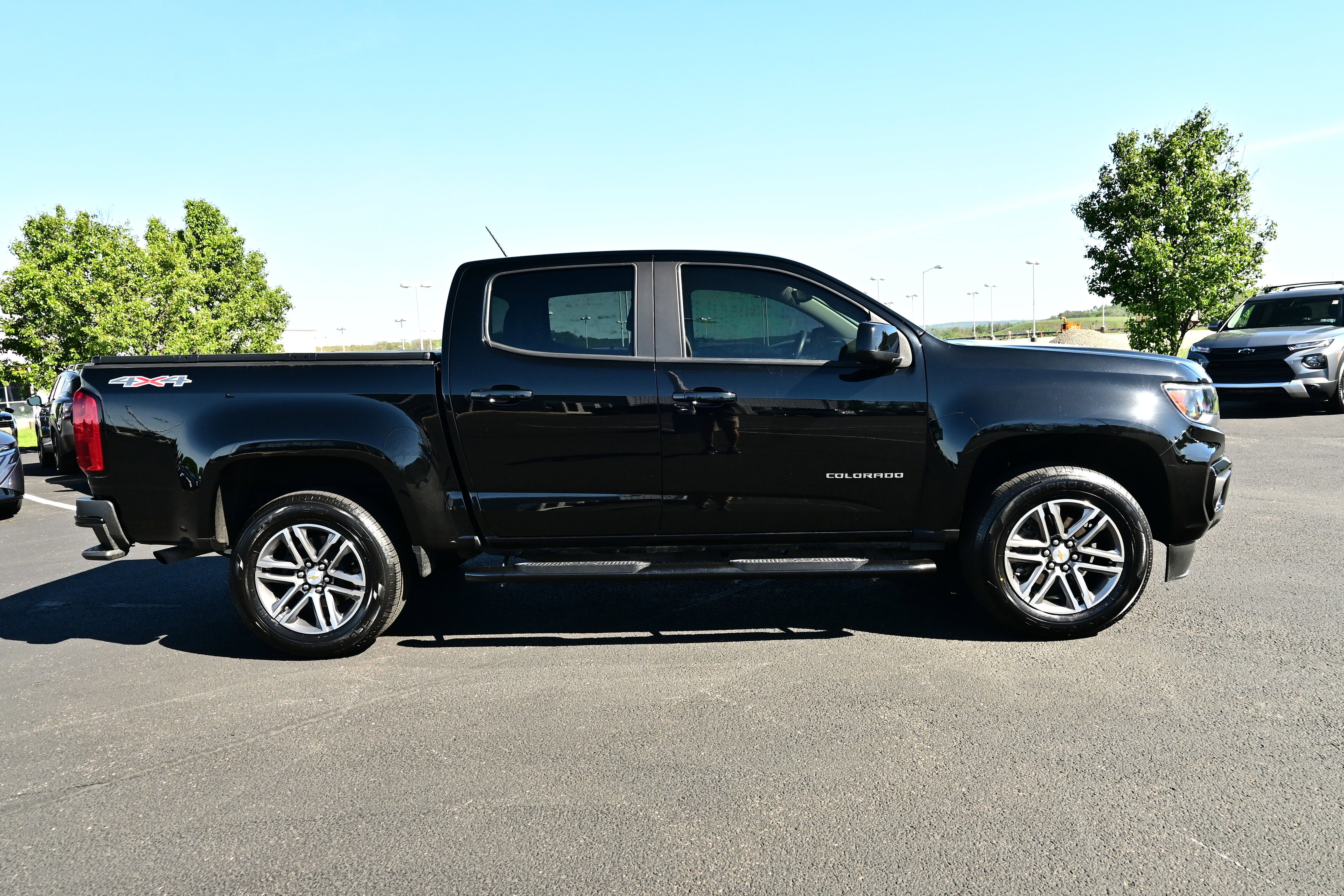 Used 2022 Chevrolet Colorado W/T w/ Custom Special Edition AWD/4WD image 5