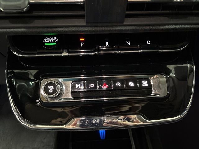 Used 2023 Lincoln Corsair Reserve w/ Jet Appearance Package image 18