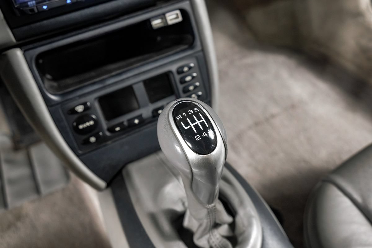 Used 2001 Porsche 911 Carrera RWD image 19