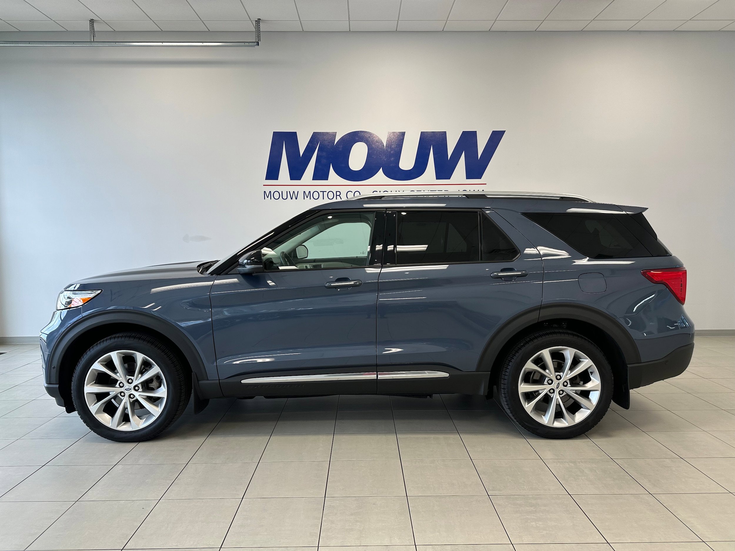 Used 2021 Ford Explorer Platinum w/ Equipment Group 601A AWD/4WD image 1