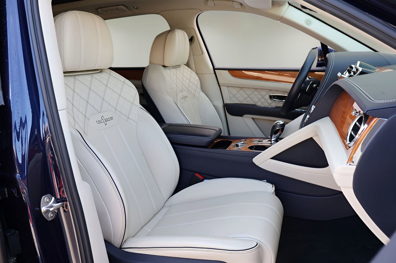 Used 2021 Bentley Bentayga image 21