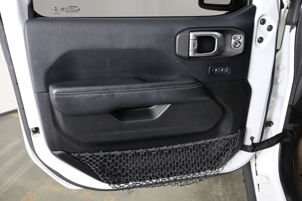 Used 2018 Jeep Wrangler Unlimited Sahara AWD/4WD image 19
