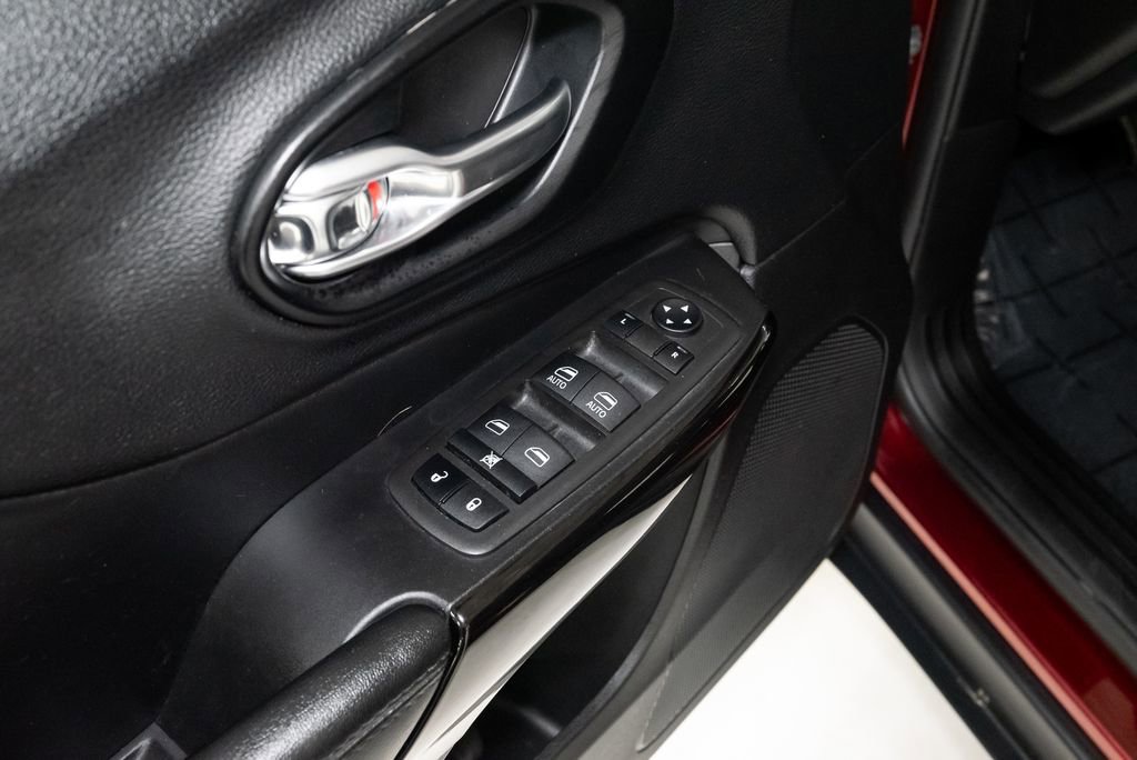 Used 2021 Jeep Cherokee Latitude Plus image 10