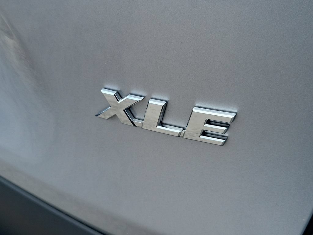 Used 2025 Toyota RAV4 XLE w/ Convenience Package FWD image 6