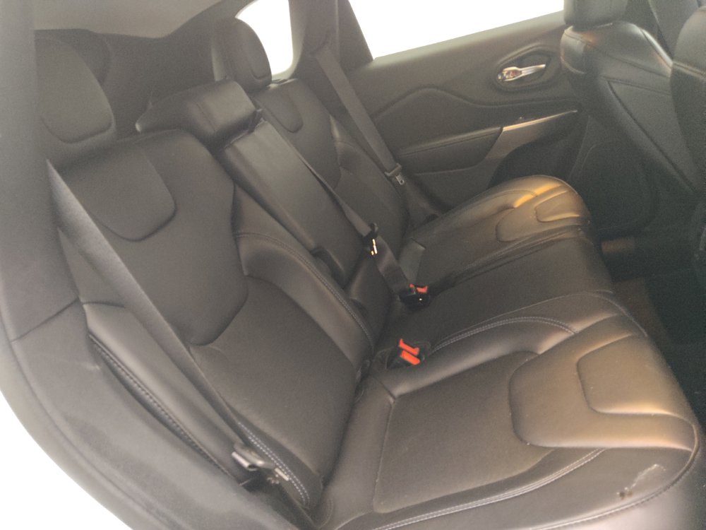 Used 2020 Jeep Cherokee Latitude Plus FWD image 19